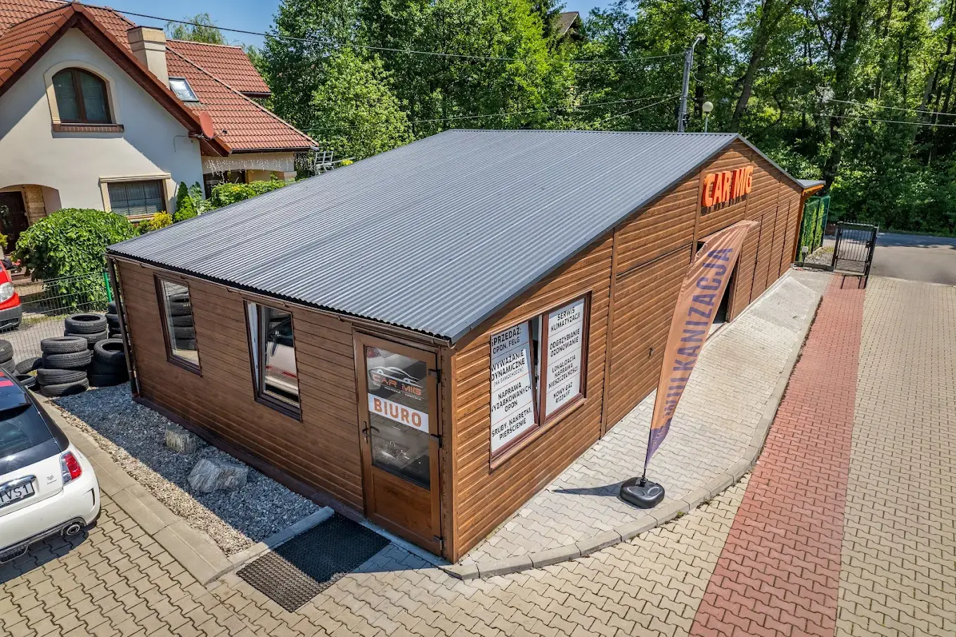 Warsztat samochodowy CAR-MIG w Jastrzębiu-Zdroju — widok całości